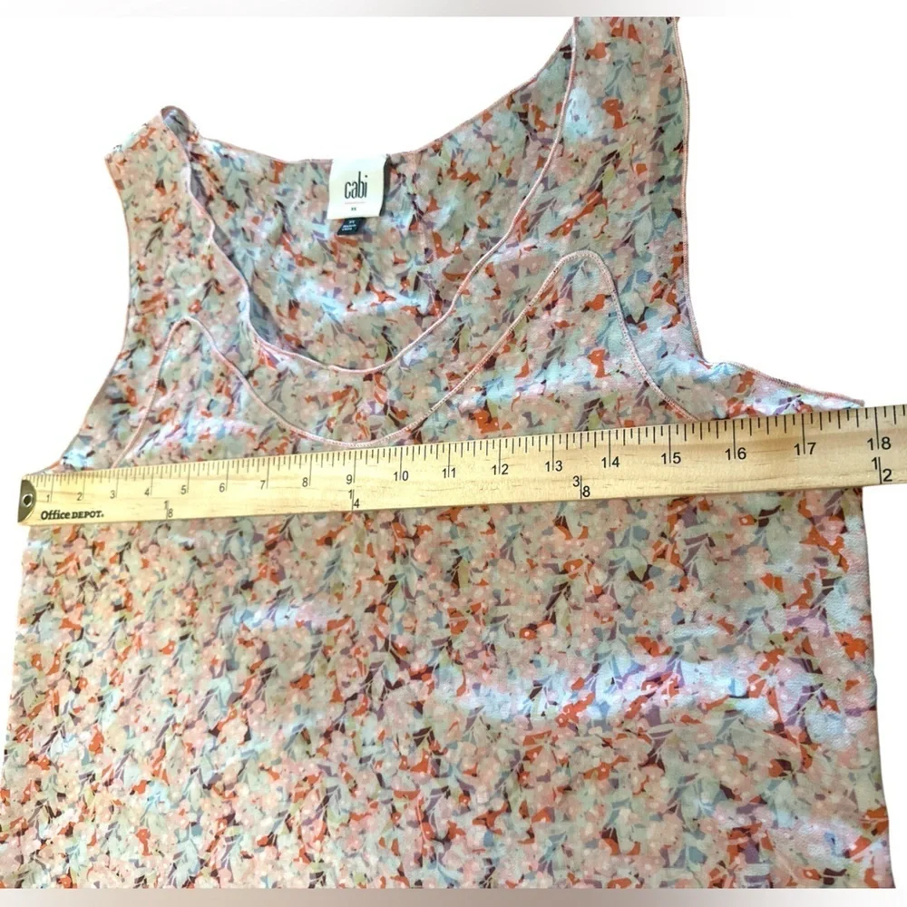 Cabi Sleeveless Floral Blouse Size XS White Pink V Neckline Style # 5032